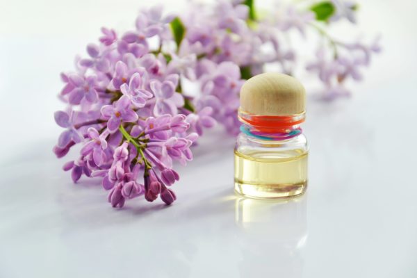 essential-oil-aromatherapy-cosmetic-oil-spa-medicine-natural-