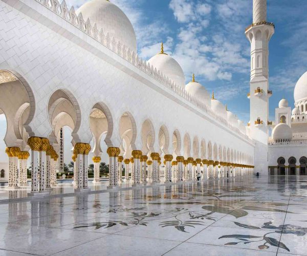 Exploring the Wonders of Abu Dhabi – Day Trip from Dubai.